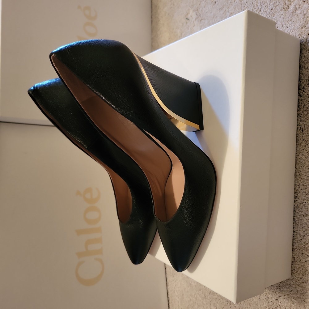 Chloé Beckie black wedge heels 👠